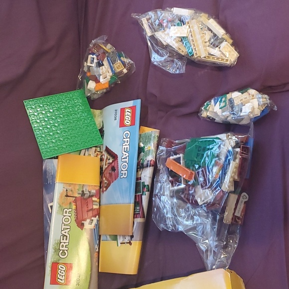 LEGO - Creator 31038 Changing Seasons Building Kit - Picture 2 of 8